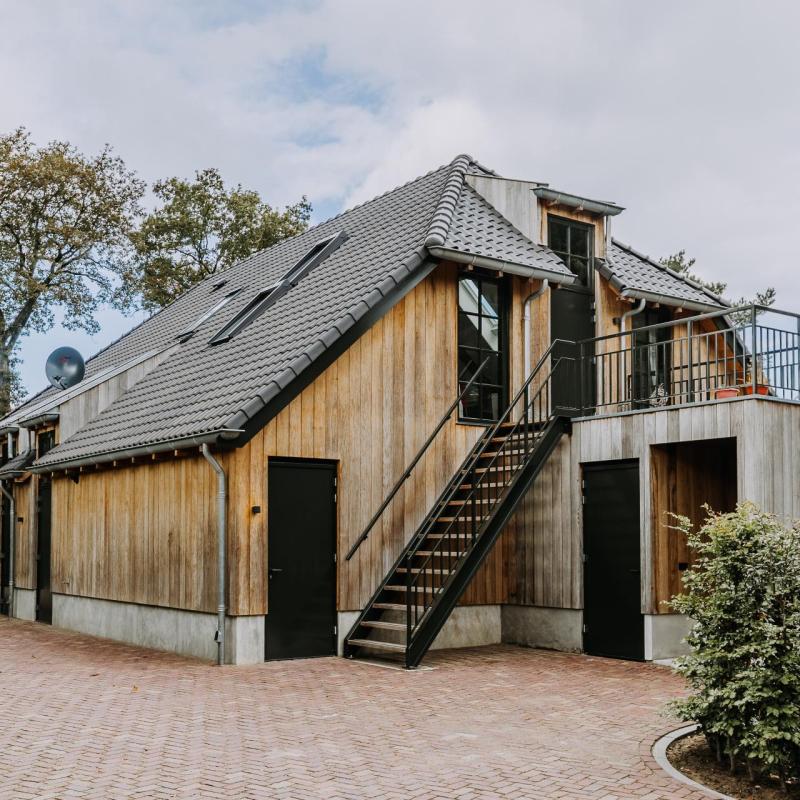 Mileustraat in Lunteren met houten kozijnen